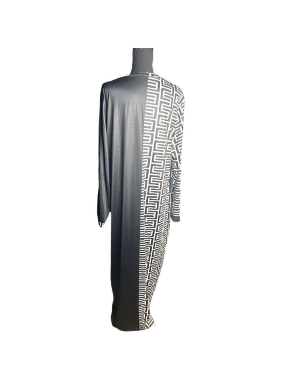 Womens Plus| Black And White Patterned Dress. |BB- Dsst-1 - Picture 4 of 4